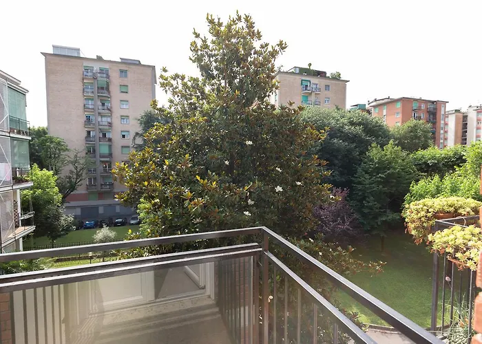 Guesthost - Business Balcony Flat