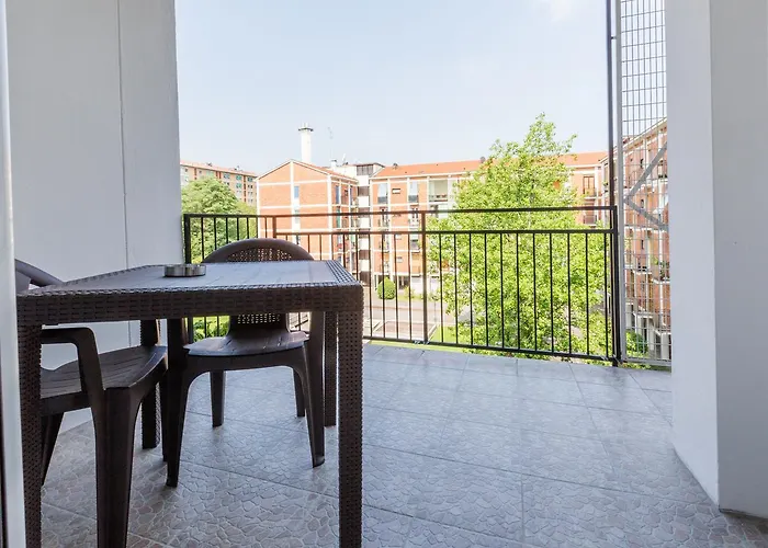 Guesthost - Business Balcony Flat